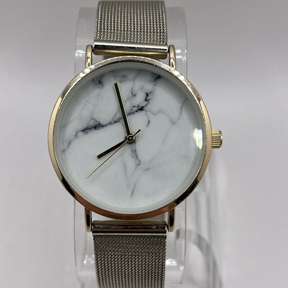Women's Watch‎ Marble Dial 34mm Case Silver Mesh Metal Band- New Batery